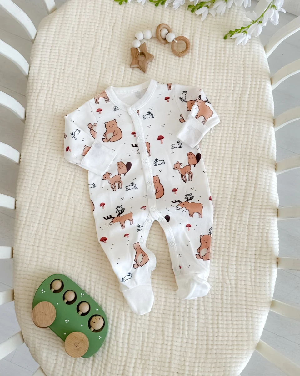 Sevimli orman canlıları baskılı boydan çıtçıtlı kendinden eldivenli ayaklı tulum