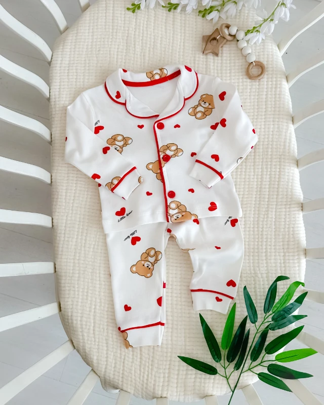 Kırmızı kalpler ve ayıcık baskılı 2 parça pijama takımı