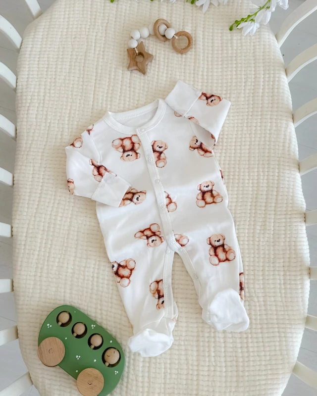 Şirin kahve ayıcık baskılı boydan çıtçıtlı kendinden eldivenli ayaklı tulum