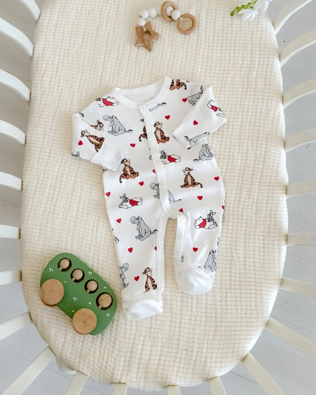 Winne ve poo baskılı boydan çıtçıtlı kendinden eldivenli ayaklı tulum