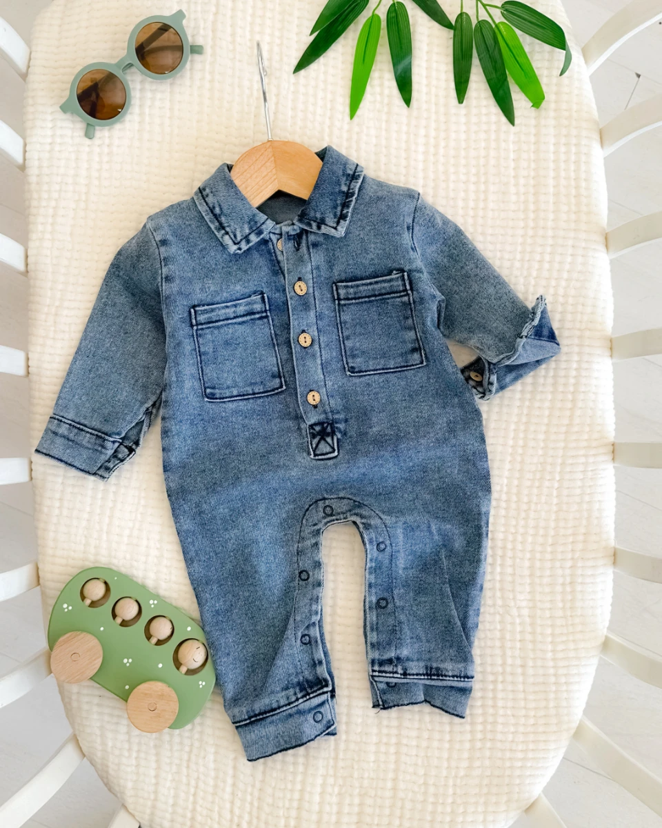 Düğme detay alttan çıtçıtlı iki cepli bebe kot tulum 