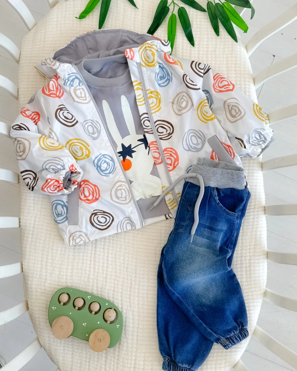 Şaşkın tavşan desenli yağmurluklu kot pantolonlü mevsimlik 3lü bebe takım