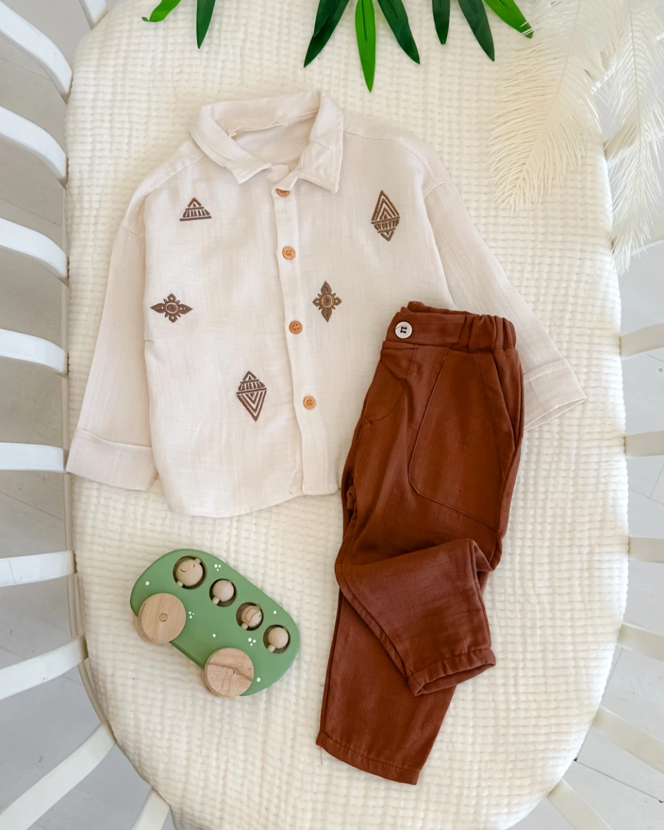 Etnik nakış detay muslin gömlekli muslin pantolonlu mevsimlik 2 parça bebe takım