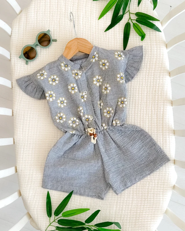 Çizgi desen önden çıtçıtlı şortlu yazlık kız bebe tulum 