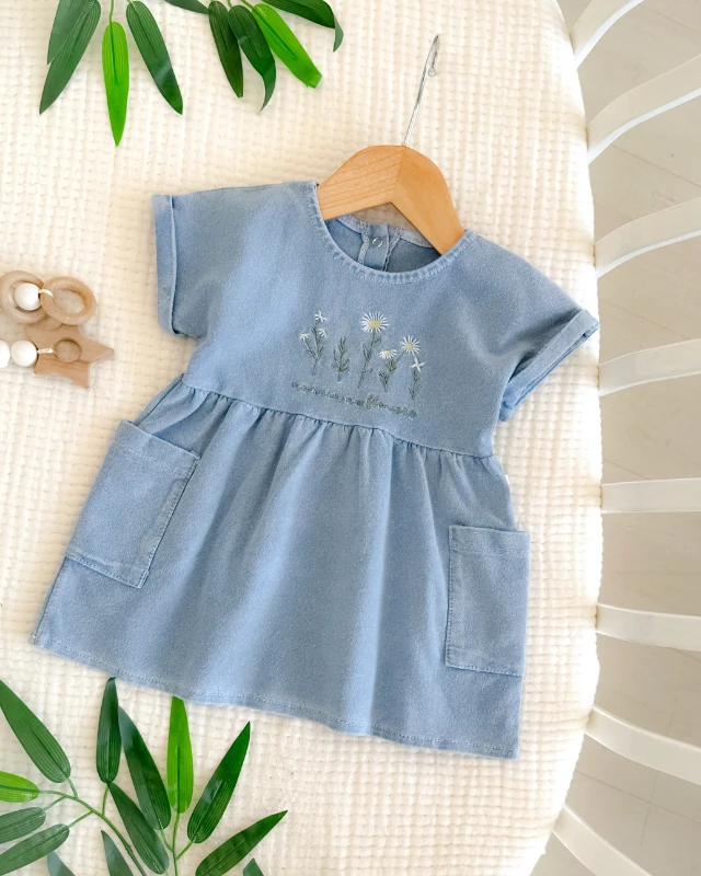 Papatya nakış detay torba cepli örme kot kumaş yazlık kız bebe elbise 