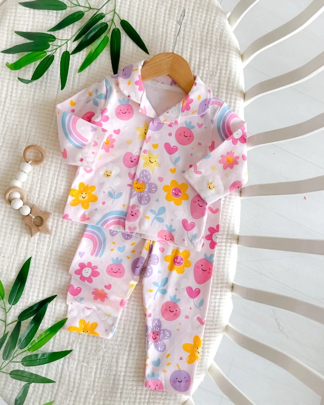 Bahar şenliği desen önden çıtçıtlı mevsimlik kız bebe 2 parça  pijama takım 