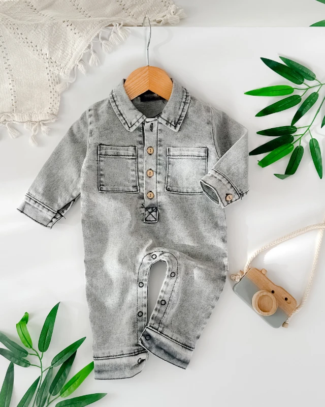 Alttan çıtçıt detay cepli mevsimlik bebe kot tulum 