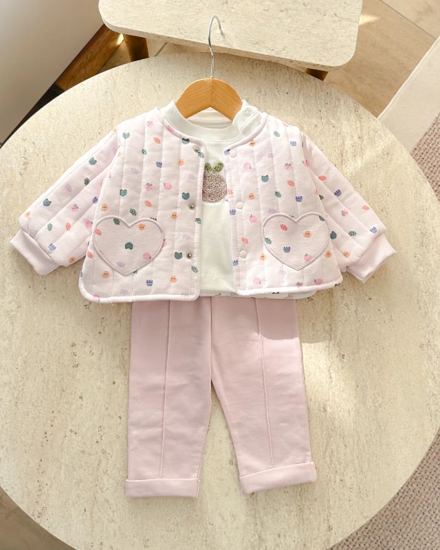 Minik kurbağacık dikiş detay ceketli mevsimlik kız bebe 3 parça takım 